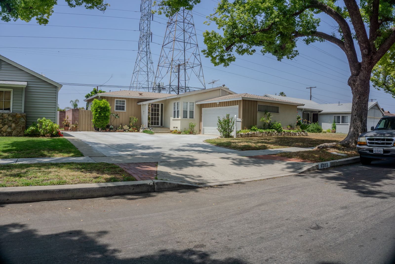 Quiet residential street in Elk Grove, CA where we run junk removal routes